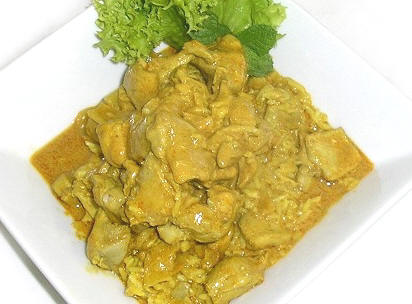 Chicken Ka Sufaid Qurma recipe at DesiRecipes