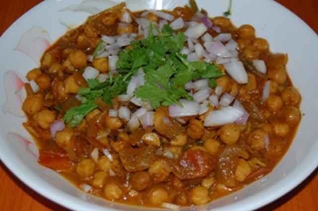 Chikkar Cholay recipe at DesiRecipes
