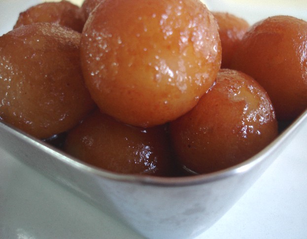Raseele Gulab Jamun recipe at DesiRecipes