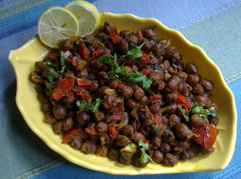 Kalay Channay Ki Chaat recipe at DesiRecipes